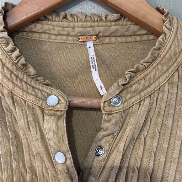 Western Style Mustard Button Top - Picture 2 of 4